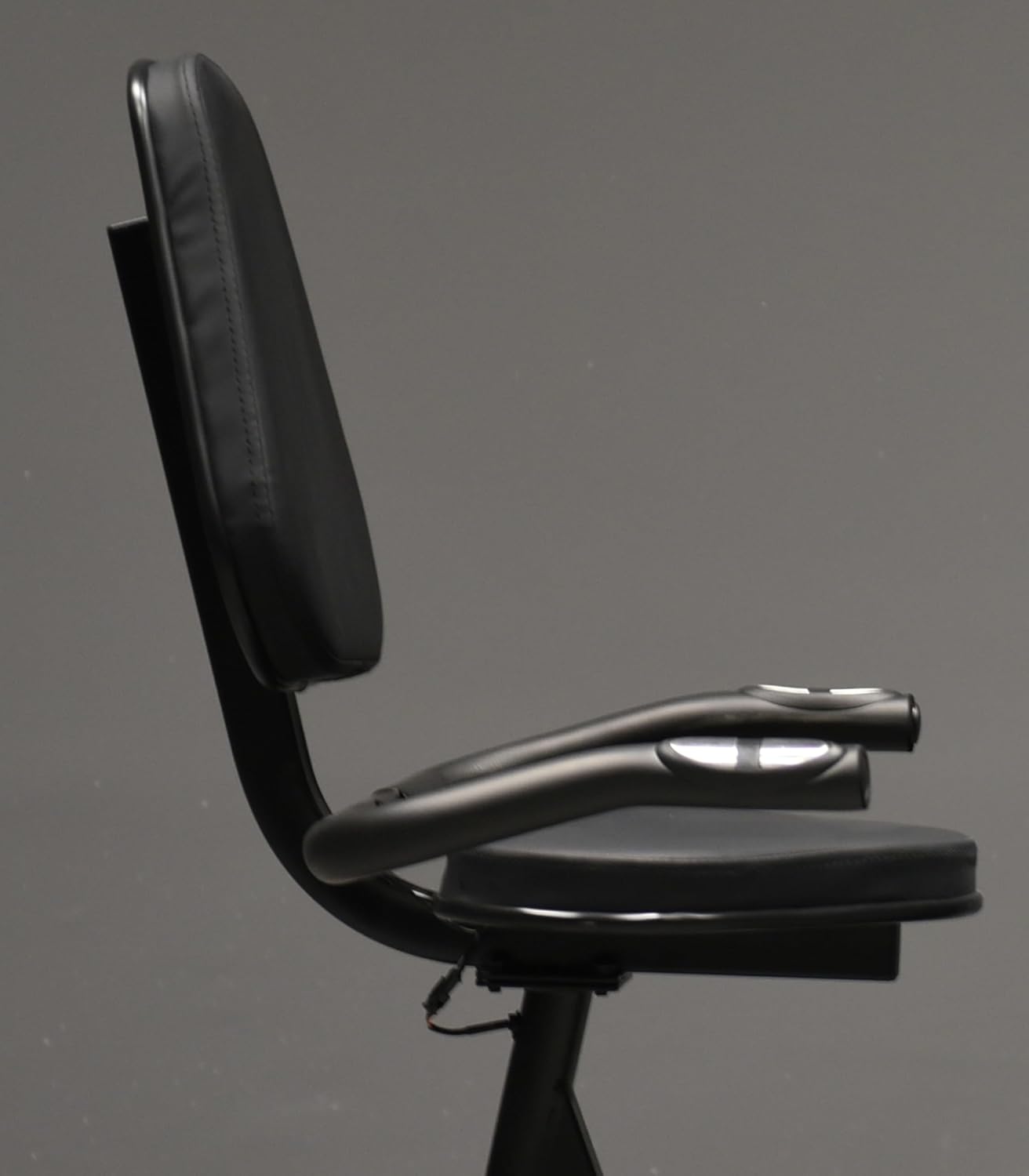 CARE FITNESS - Exercise Bike - Connected Cardio Master - Adjustable & Comfortable - Strapped Pedals - Magnetic Resistance - 21 Programs
